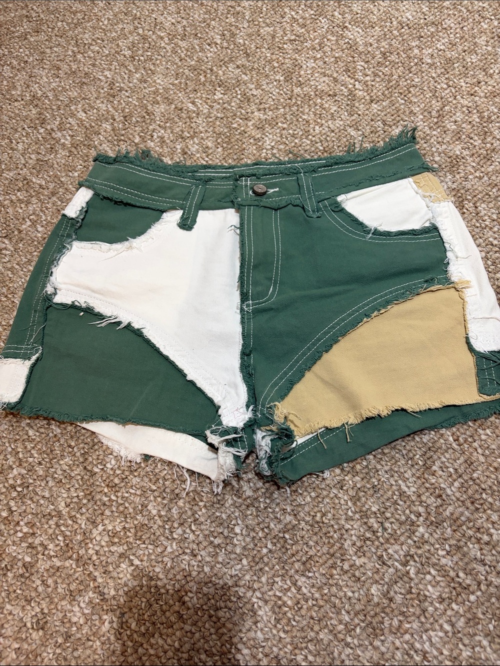 Colorblock Distressed Women's Shorts - Green/White/Tan